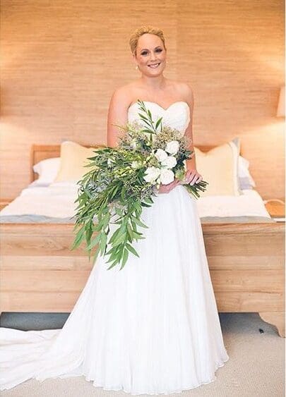 Congratulations to Jo who married in the Summer of 2016 wearing her strapless ivory silk gown from BOA Boutique.