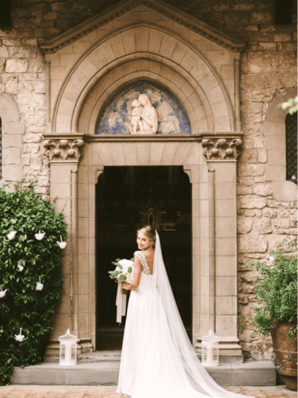 Thank you so much Lucy for sending us this breathtaking image from your September 2017 wedding. Lucy chose a stunning Sheila Harding London ‘Summer’ gown in the most luxurious ivory silk with our signature guipure lace. Credit Gabriele Fani Photographer.