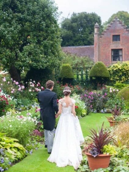 2016 saw beautiful Charlotte marry in a stunning Lyn Ashworth silk gown worn with a stunning ‘Spring” Bolero by Sheila Harding London. Charlotte accessorised with a Donna Crain headdress and jewellery by Ivory & Co, all purchased from BOA Boutique.